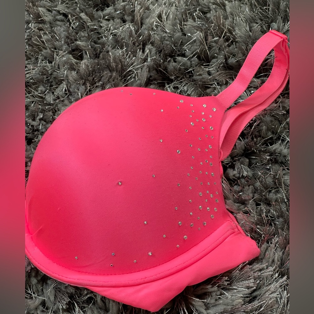 Victoria’s Secret Plunge Bra - Picture 2 of 8